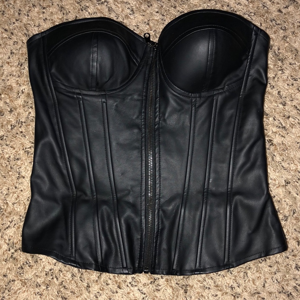 🌹 Guess faux leather strapless top 🌹